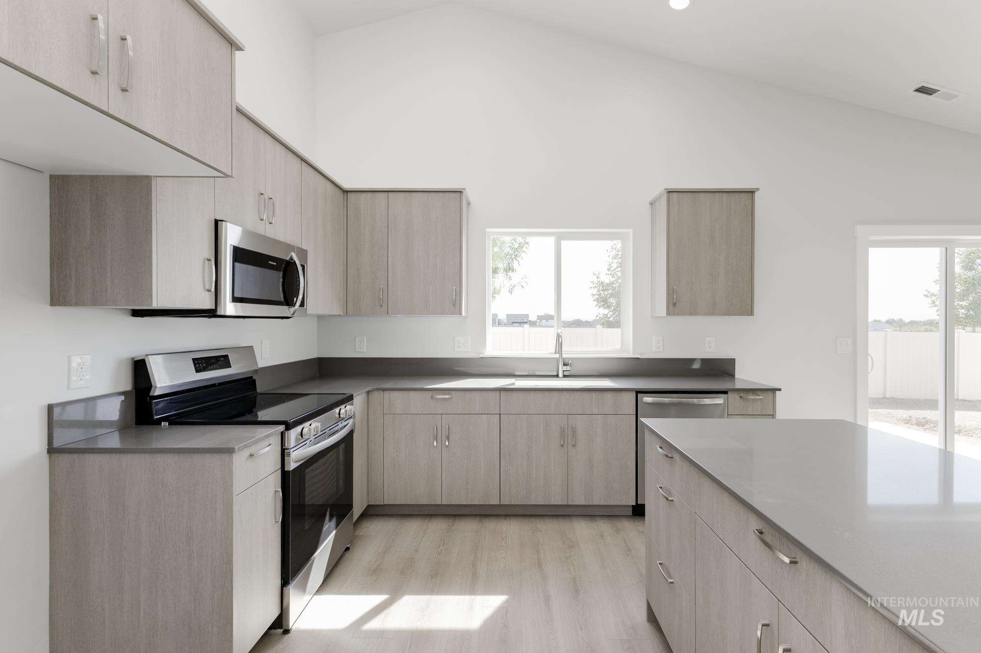 3343 W Morere Dr Property Photo 6