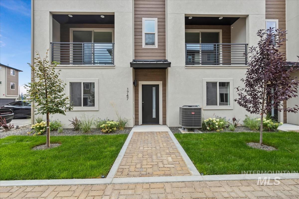 1747 S Rock View Ln Property Photo 1