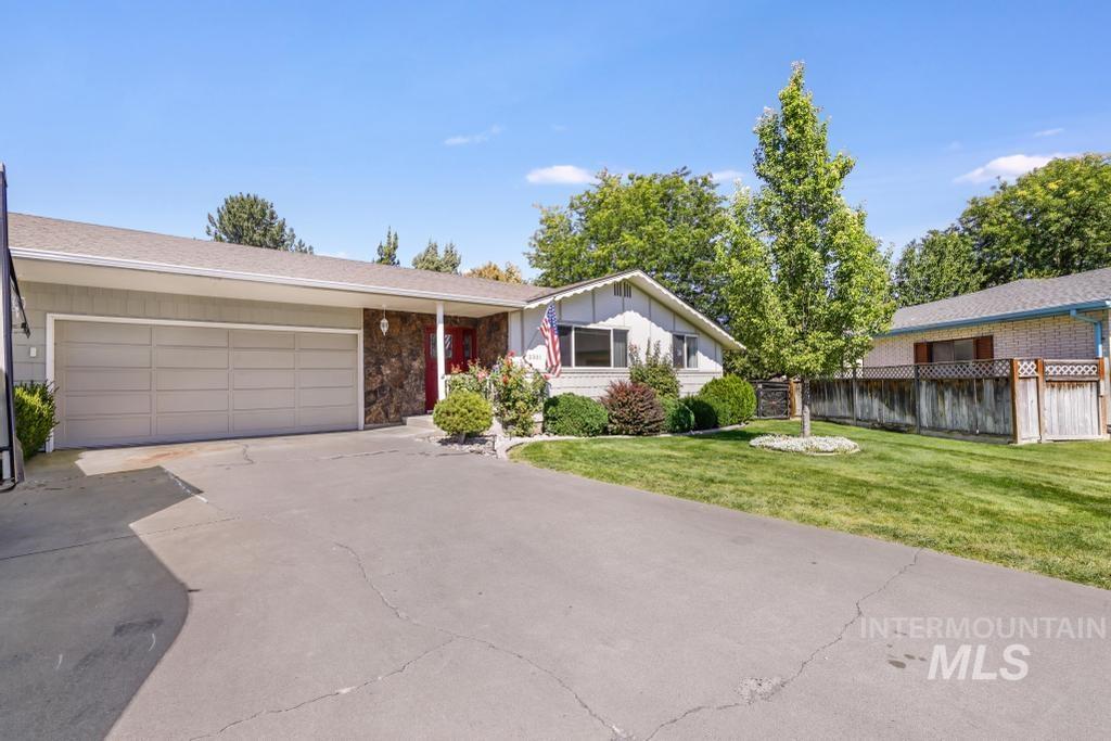 2351 Castle Drive Property Photo 1