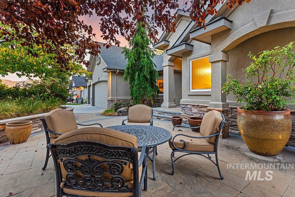 755 N Troutner Way Property Photo 1