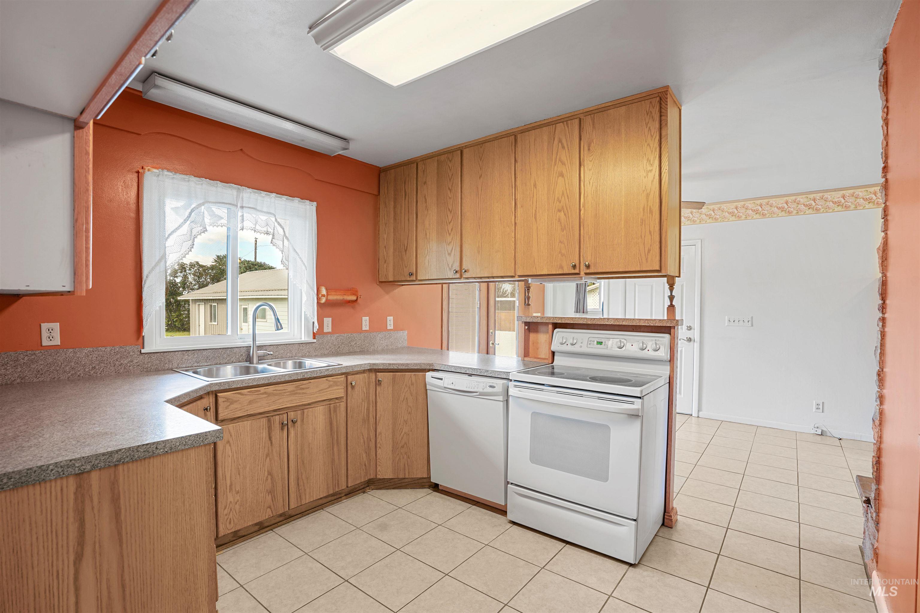 229 W 200 S Property Photo 4