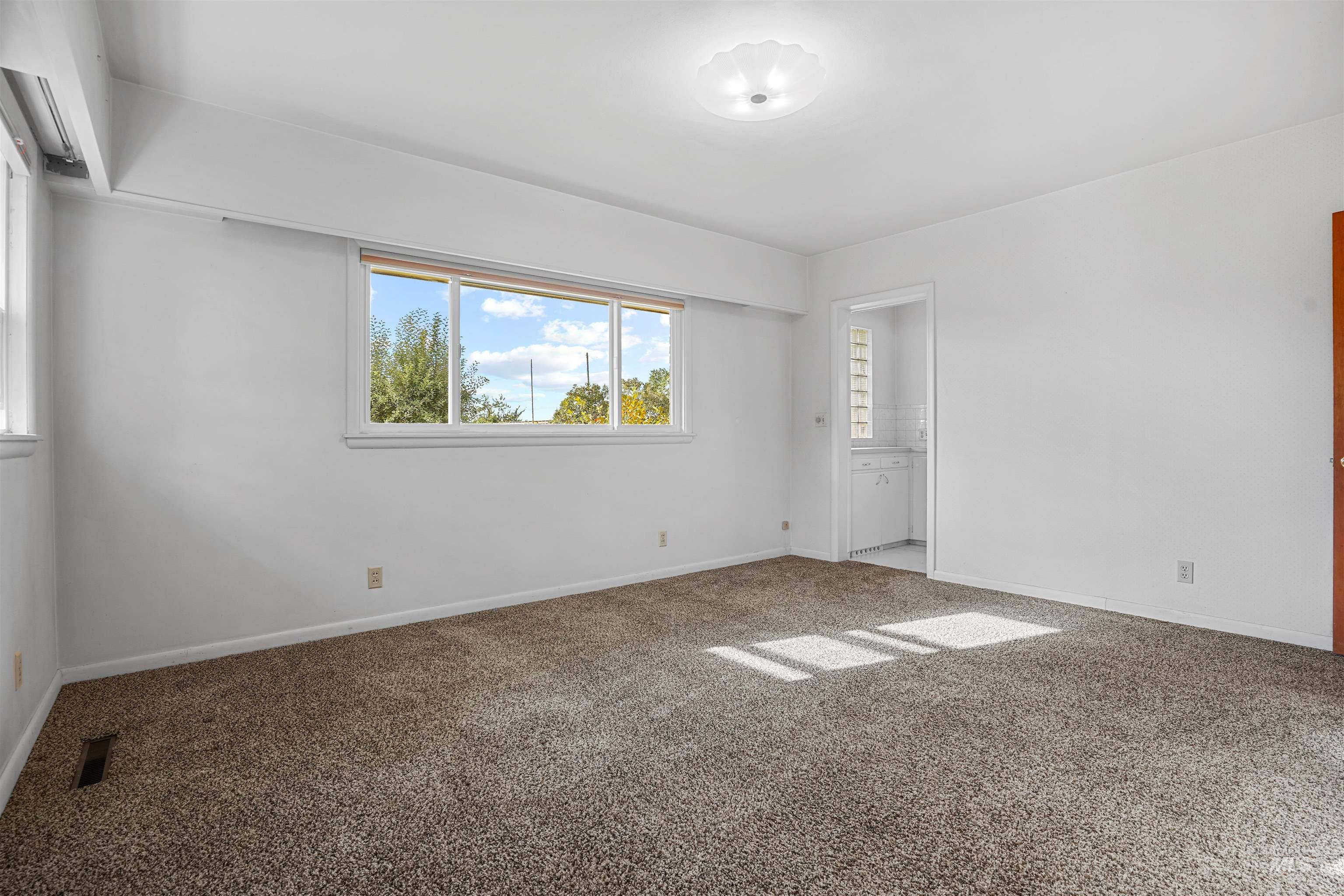 229 W 200 S Property Photo 12