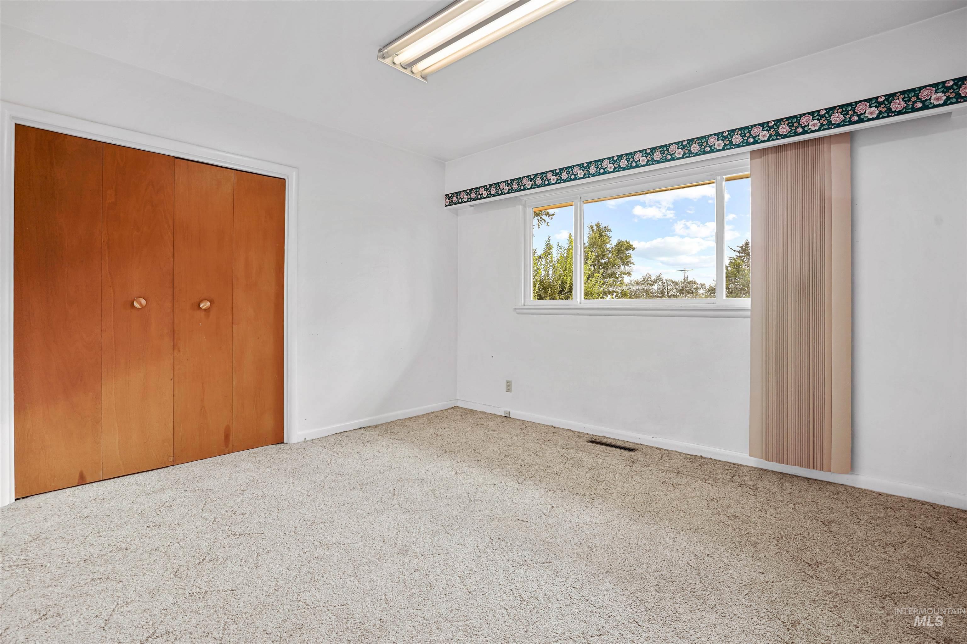 229 W 200 S Property Photo 13