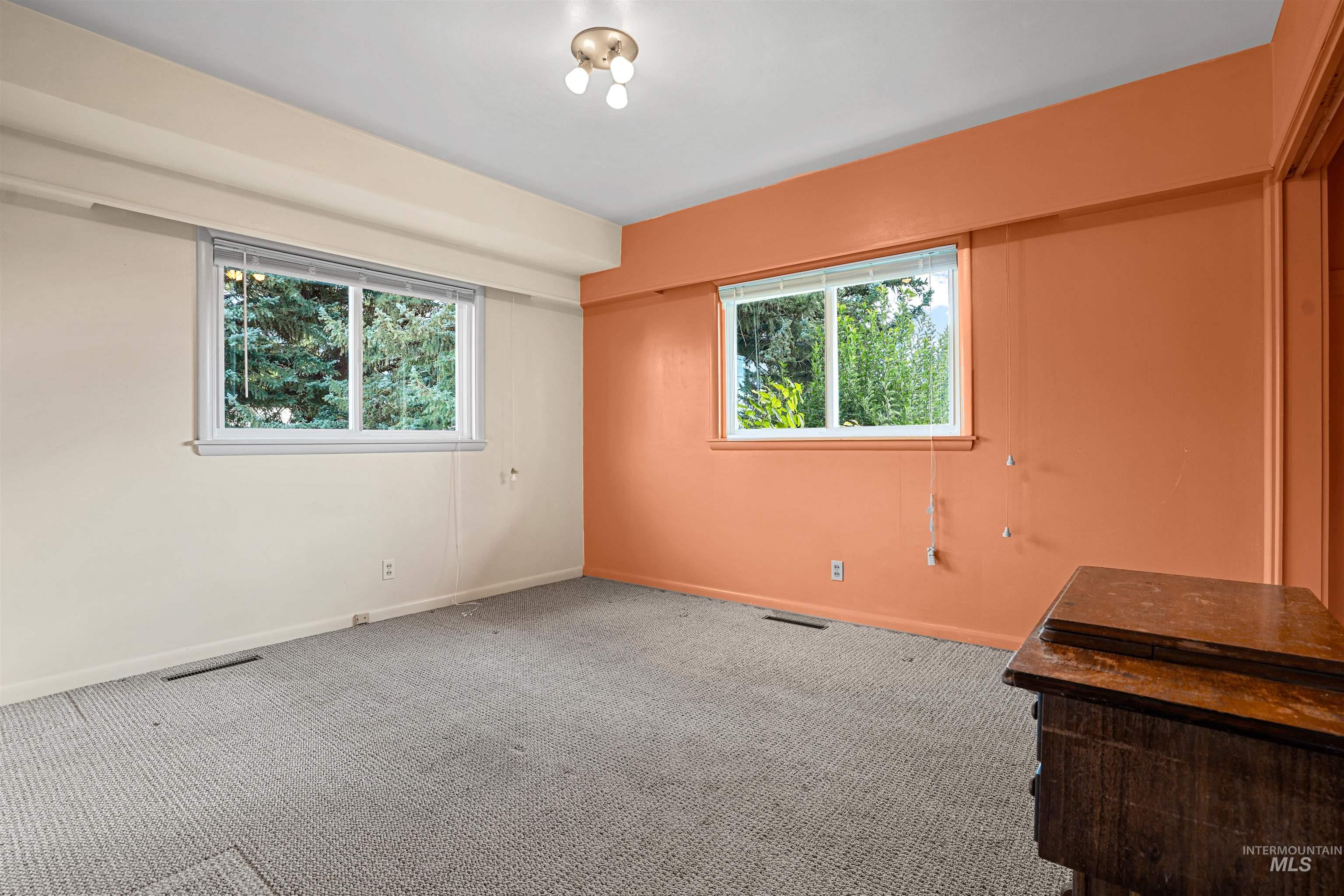 229 W 200 S Property Photo 16