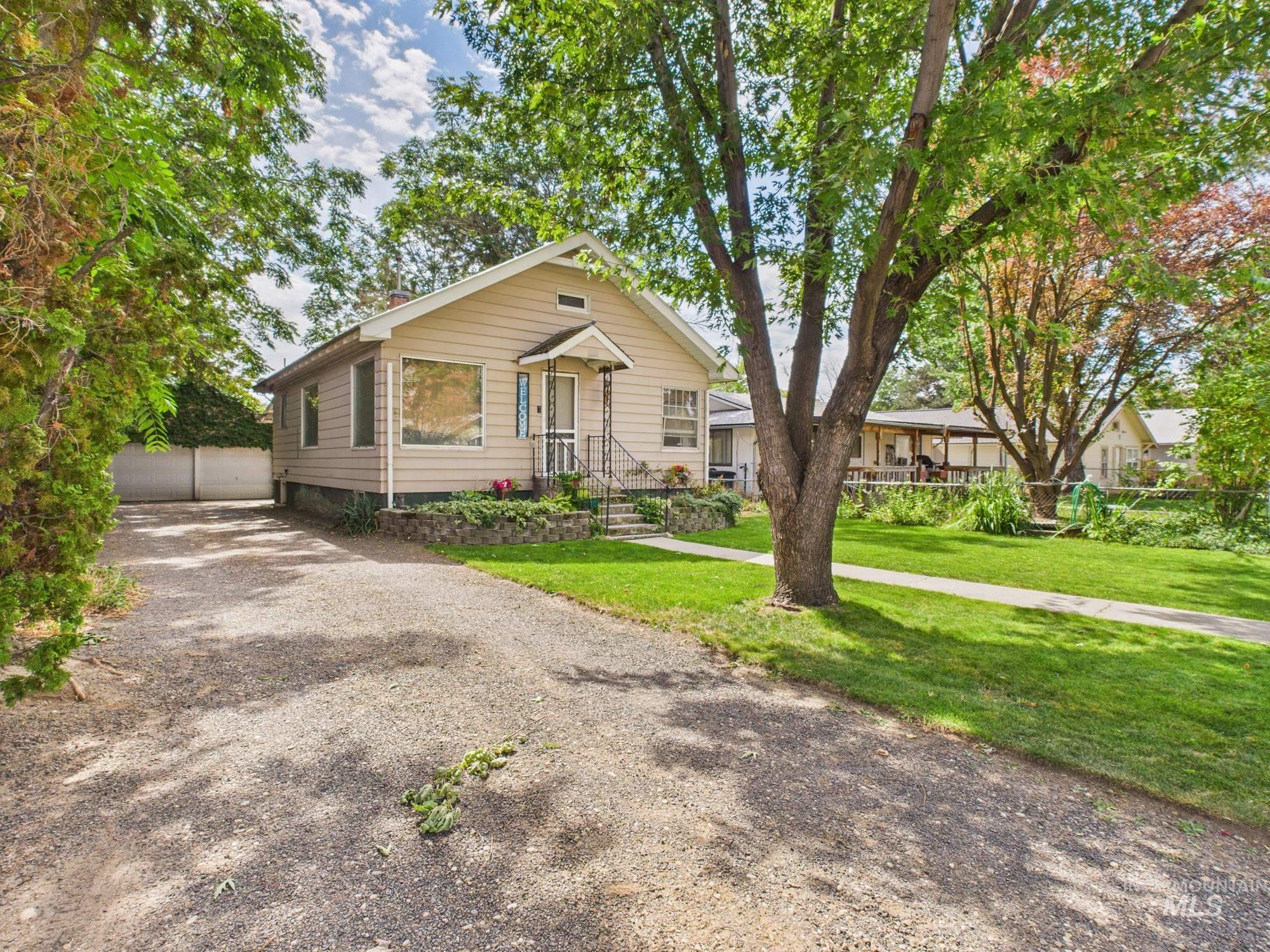 519 E 5th Property Photo 1