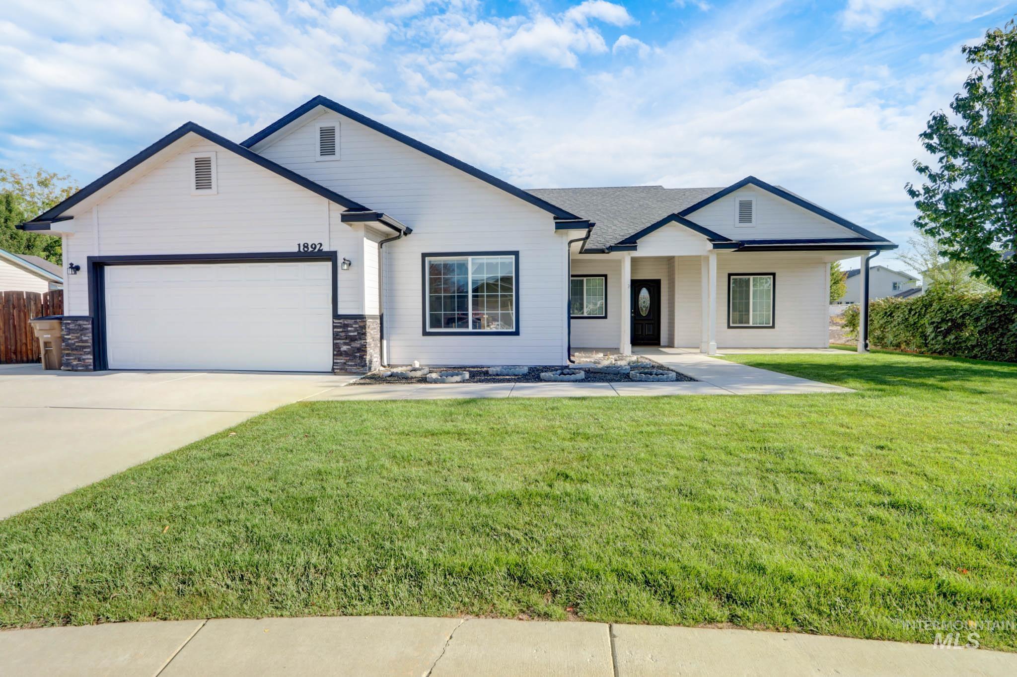 1892 E 10th St. Property Photo 1