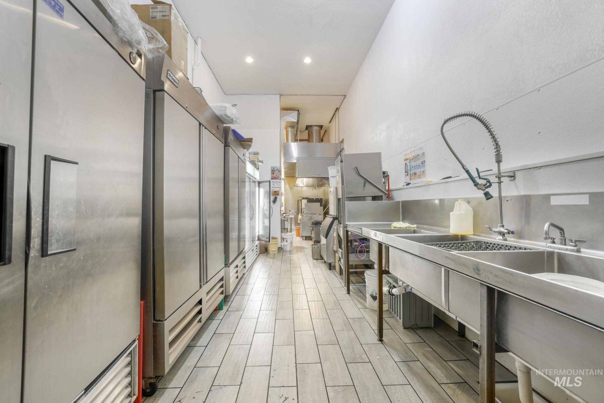 112 W Main St Property Photo 15