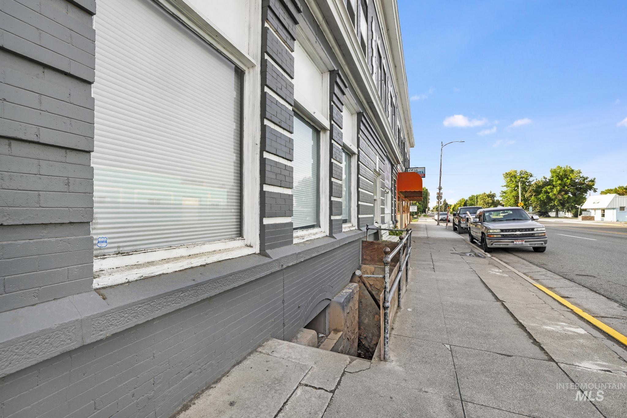 112 W Main St Property Photo 32