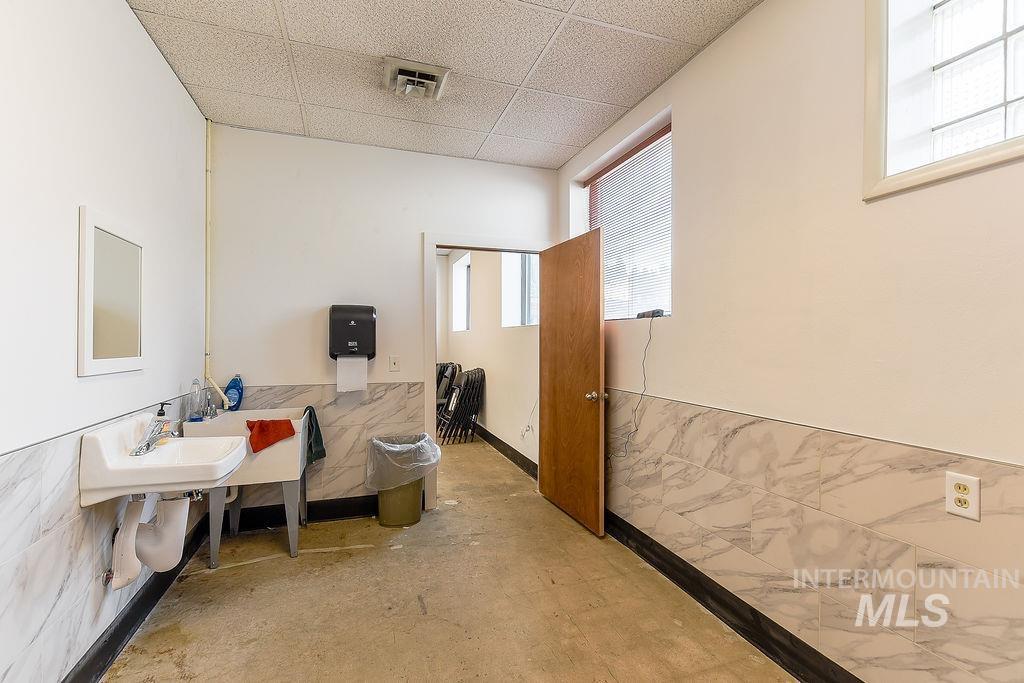 424 S Main St Property Photo 16