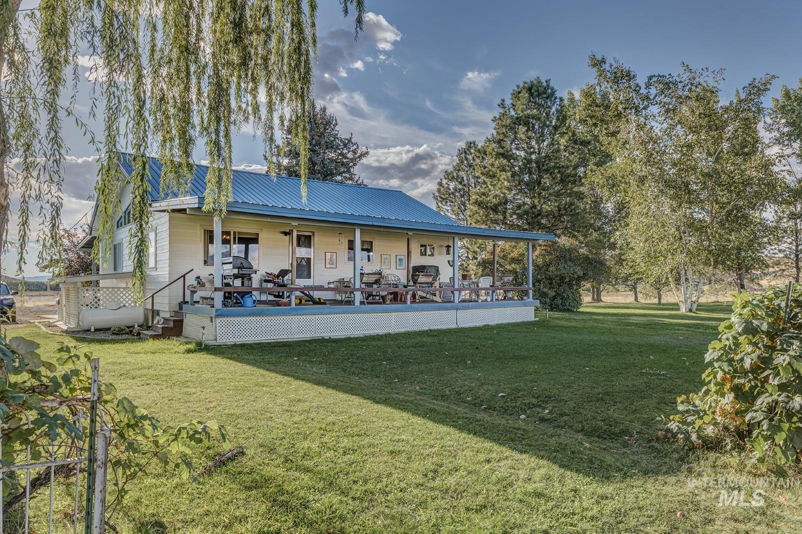 1032 W Indian Valley Rd Property Photo 3