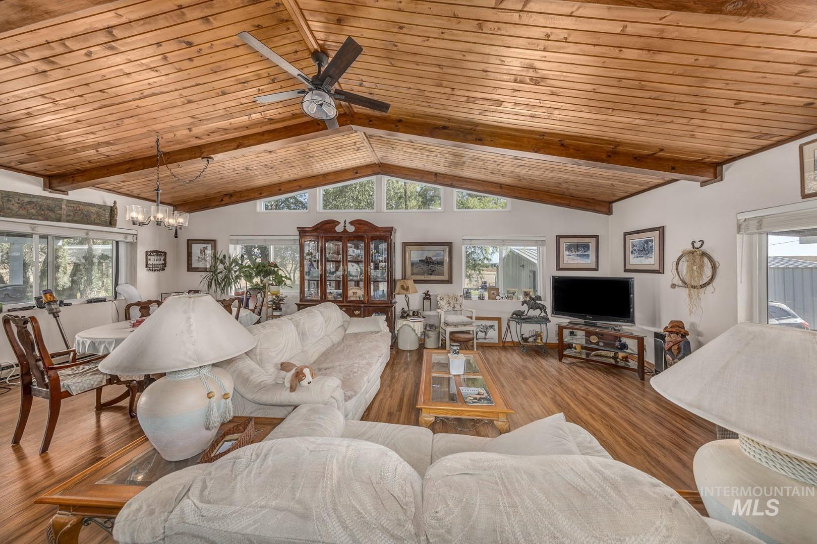 1032 W Indian Valley Rd Property Photo 6