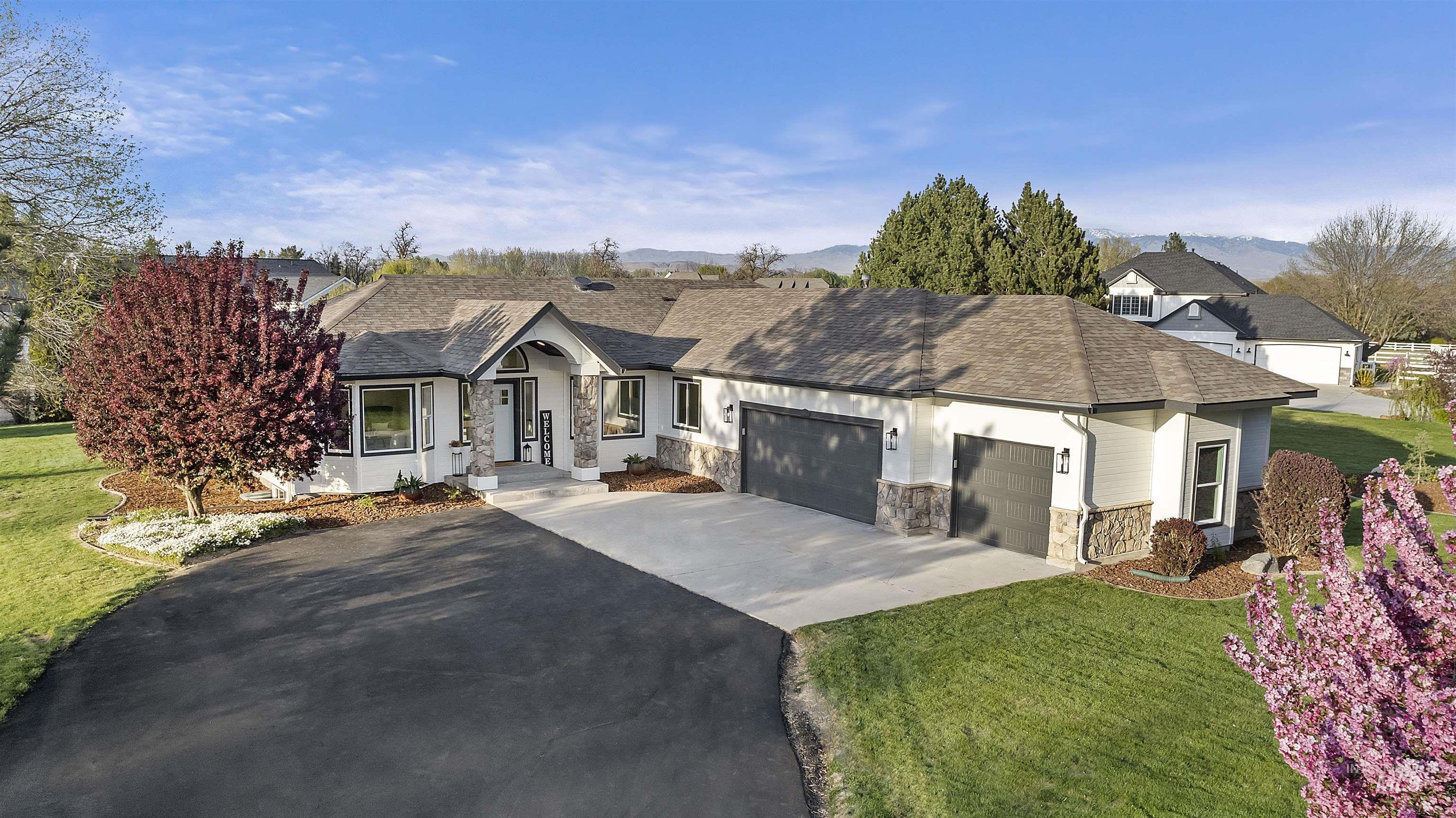 1910 W Campo Ln Property Photo 1