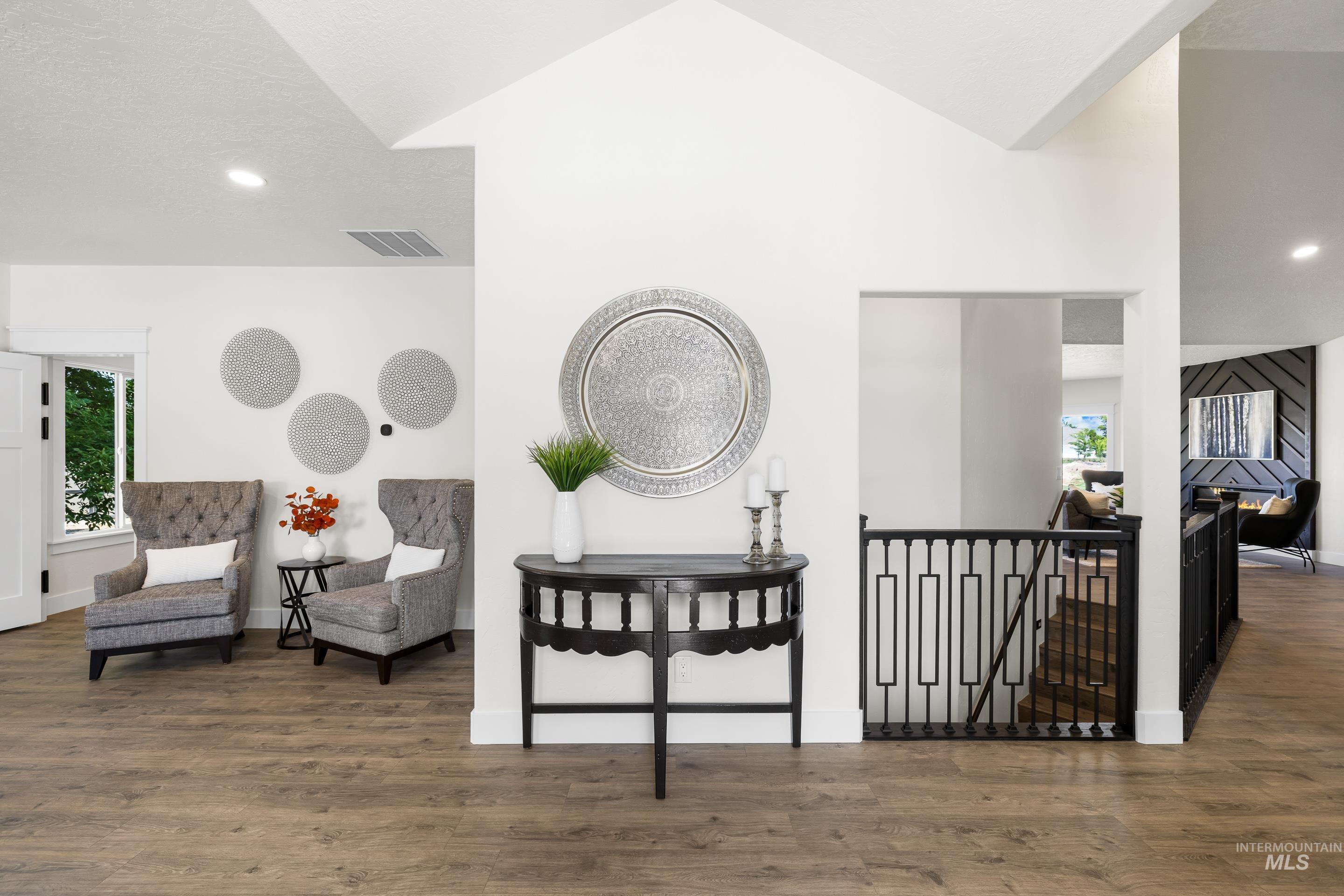 1910 W Campo Ln Property Photo 3