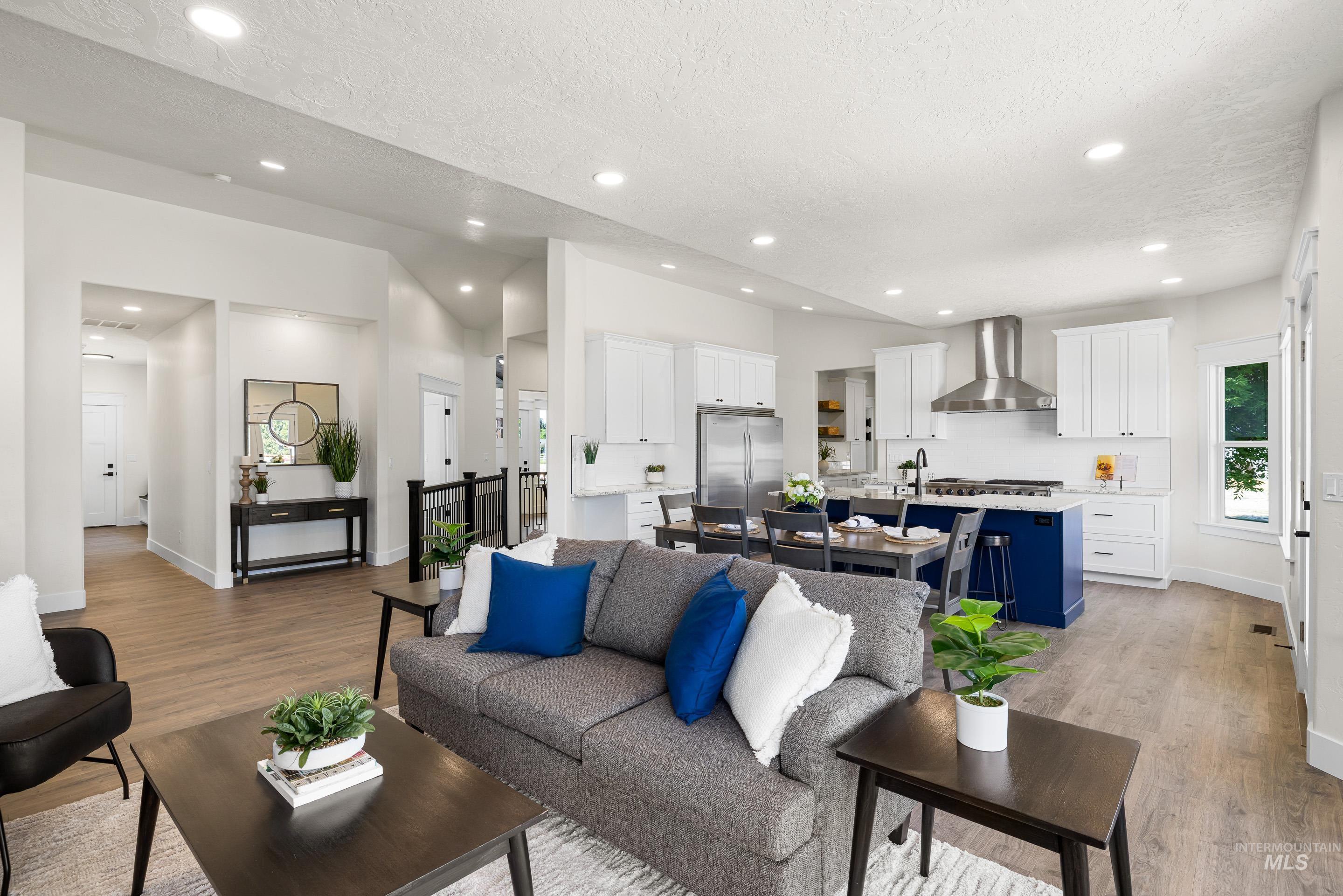 1910 W Campo Ln Property Photo 4