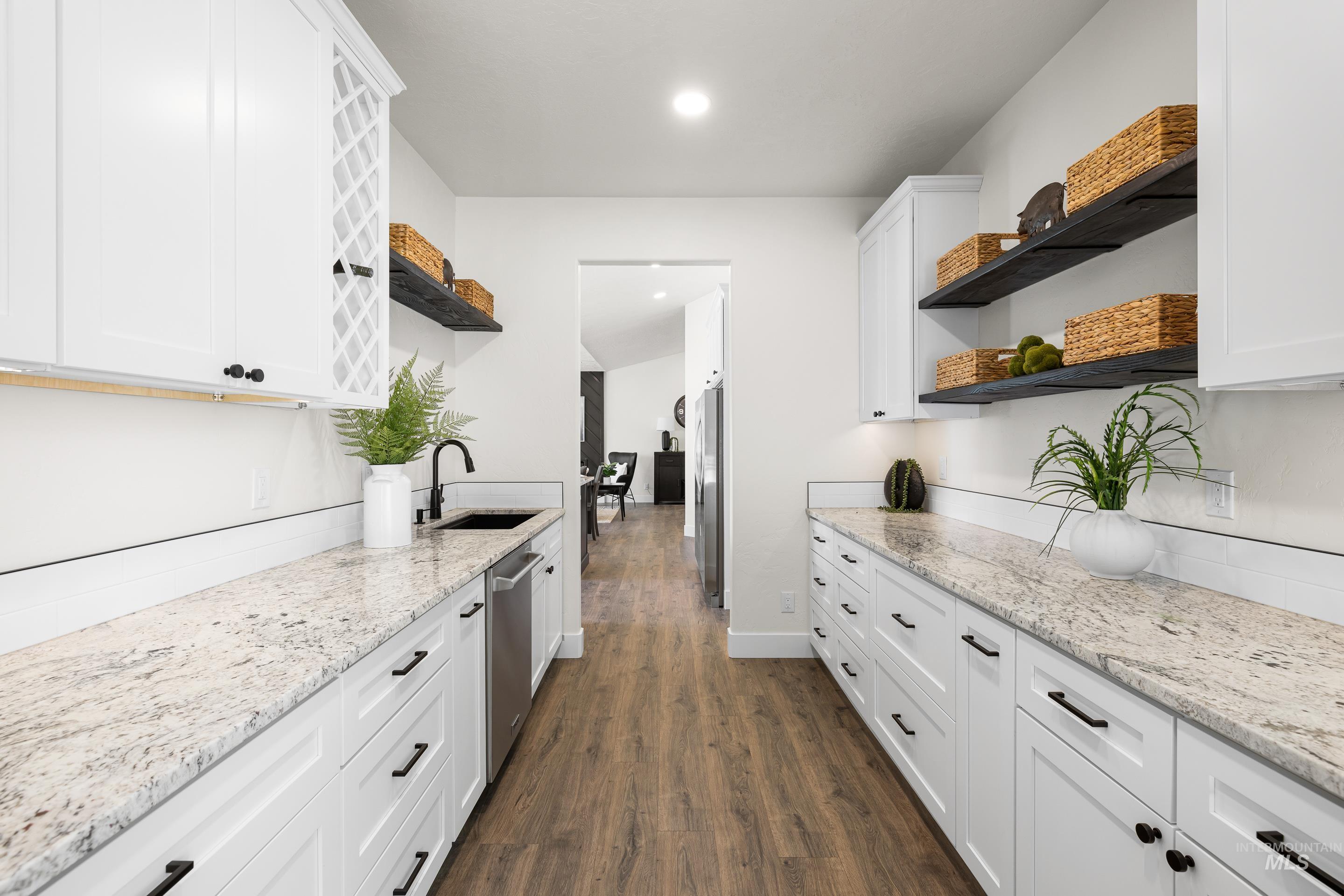 1910 W Campo Ln Property Photo 5