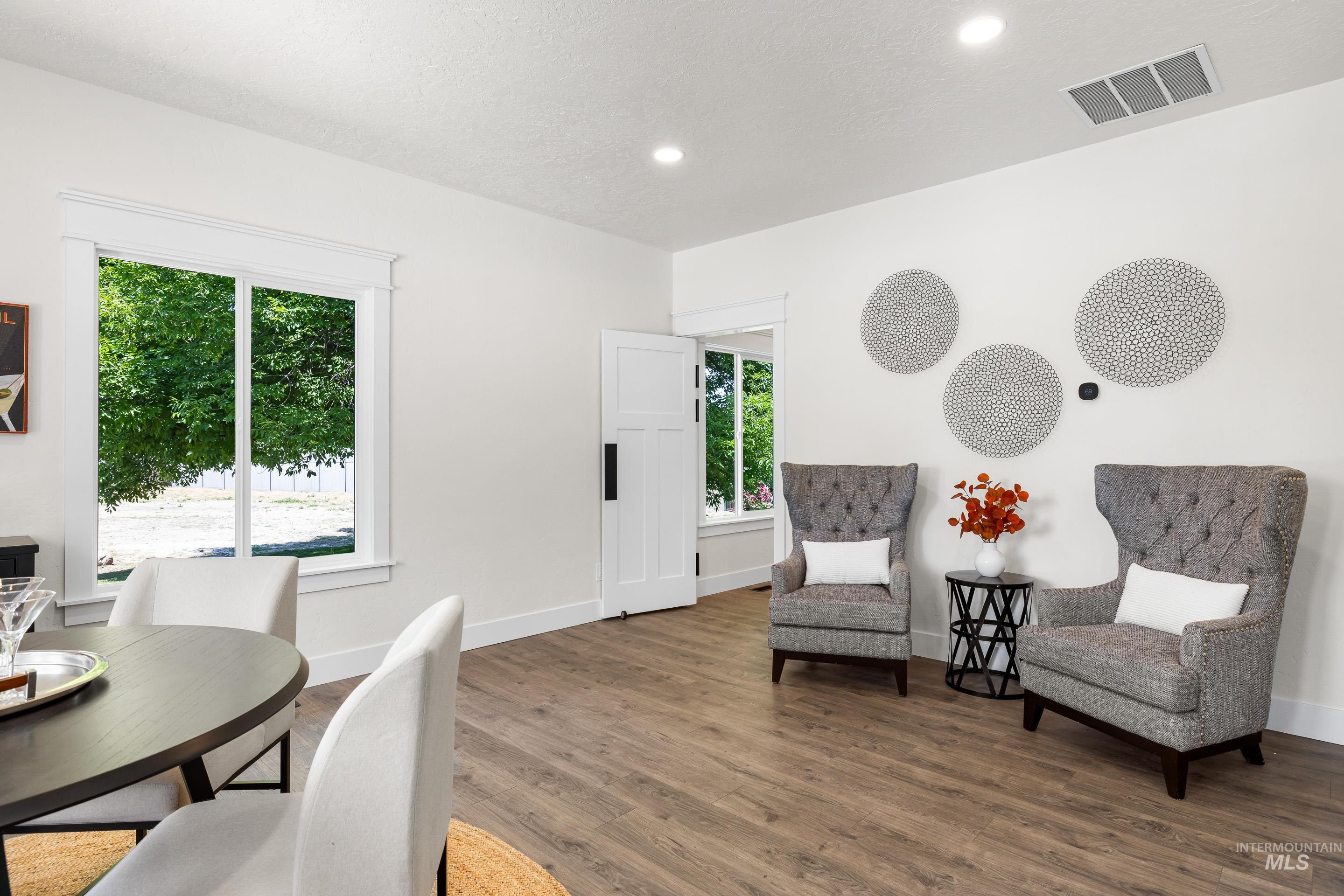 1910 W Campo Ln Property Photo 9