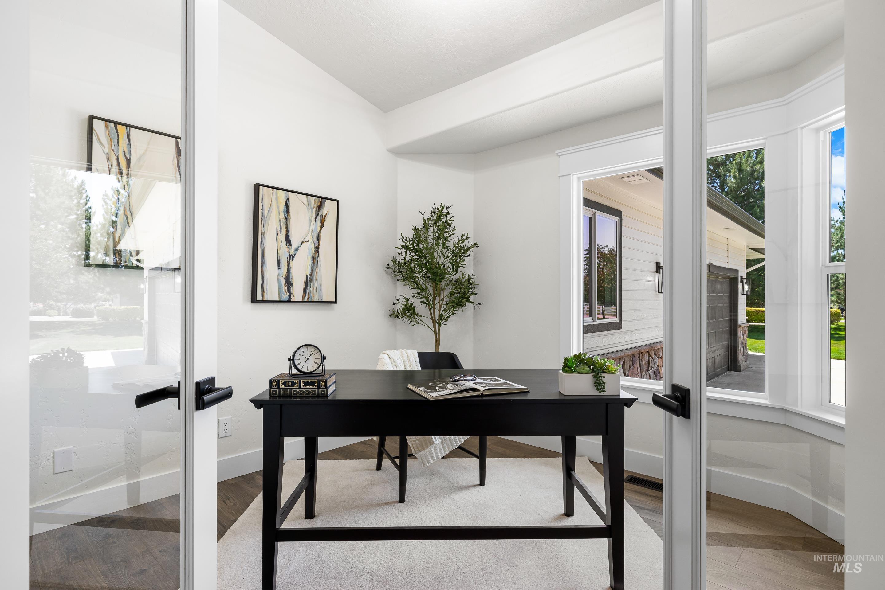 1910 W Campo Ln Property Photo 10