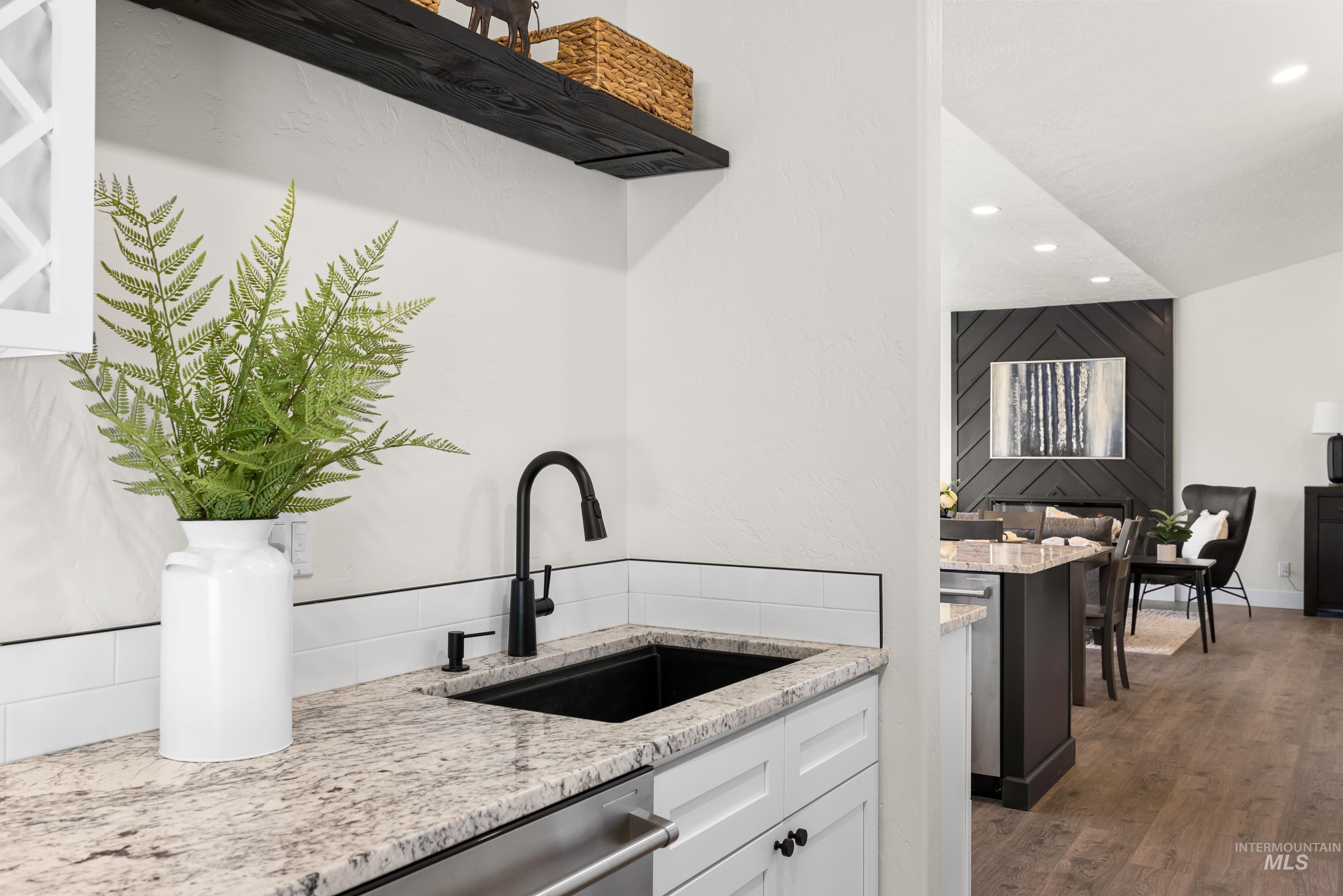 1910 W Campo Ln Property Photo 22