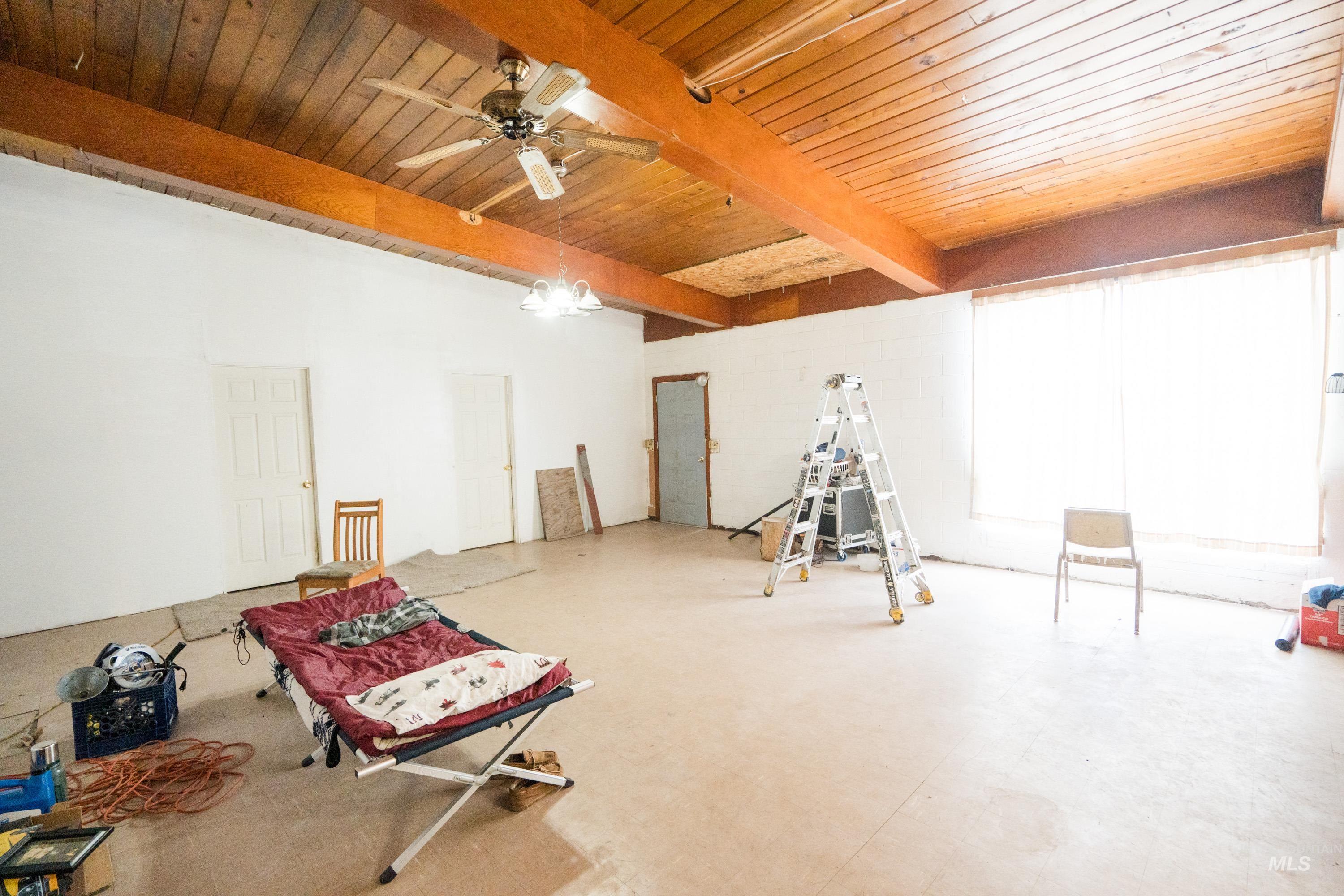 109 E Idaho St Property Photo 6