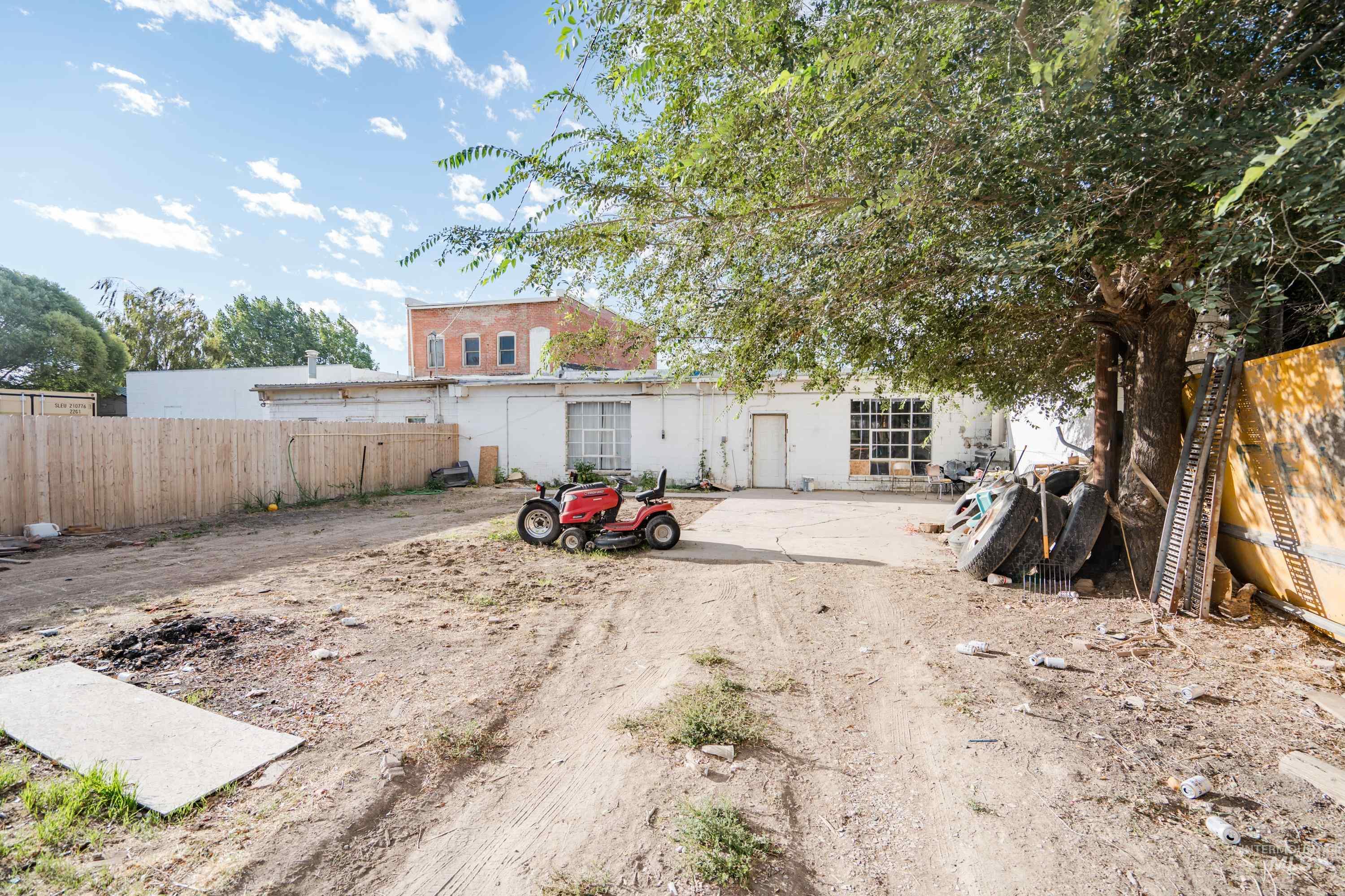 109 E Idaho St Property Photo 9