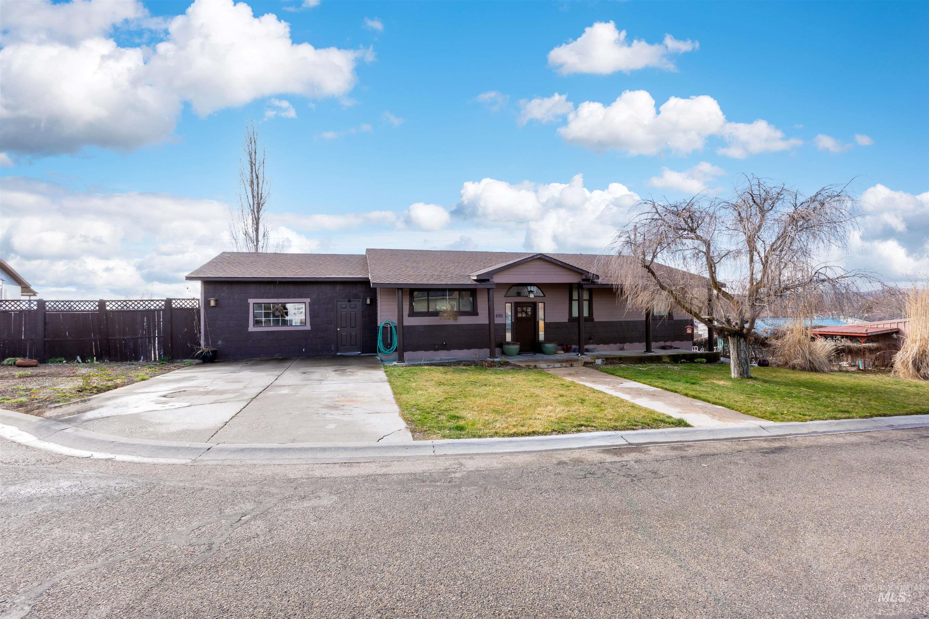 695 Totem Dr Property Photo 3