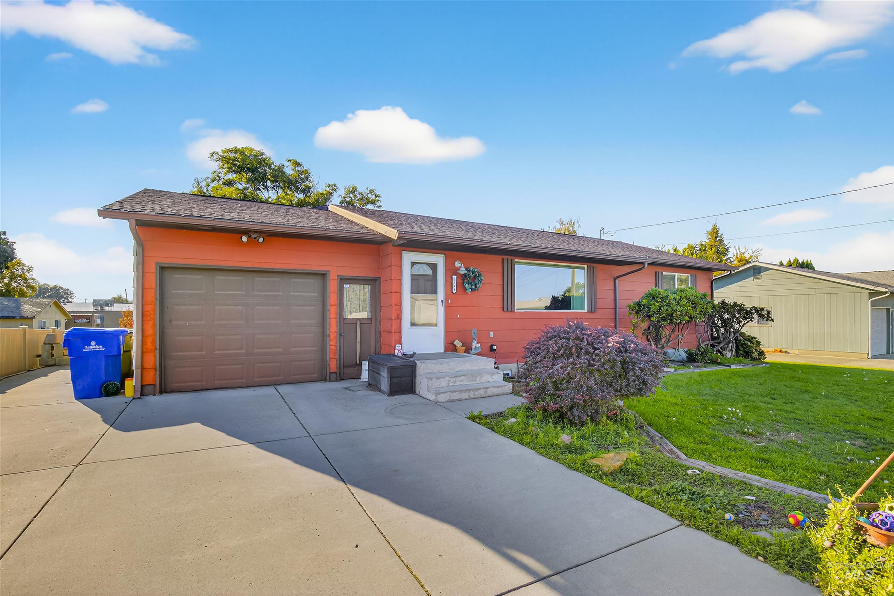 3334 11th St C Property Photo 1