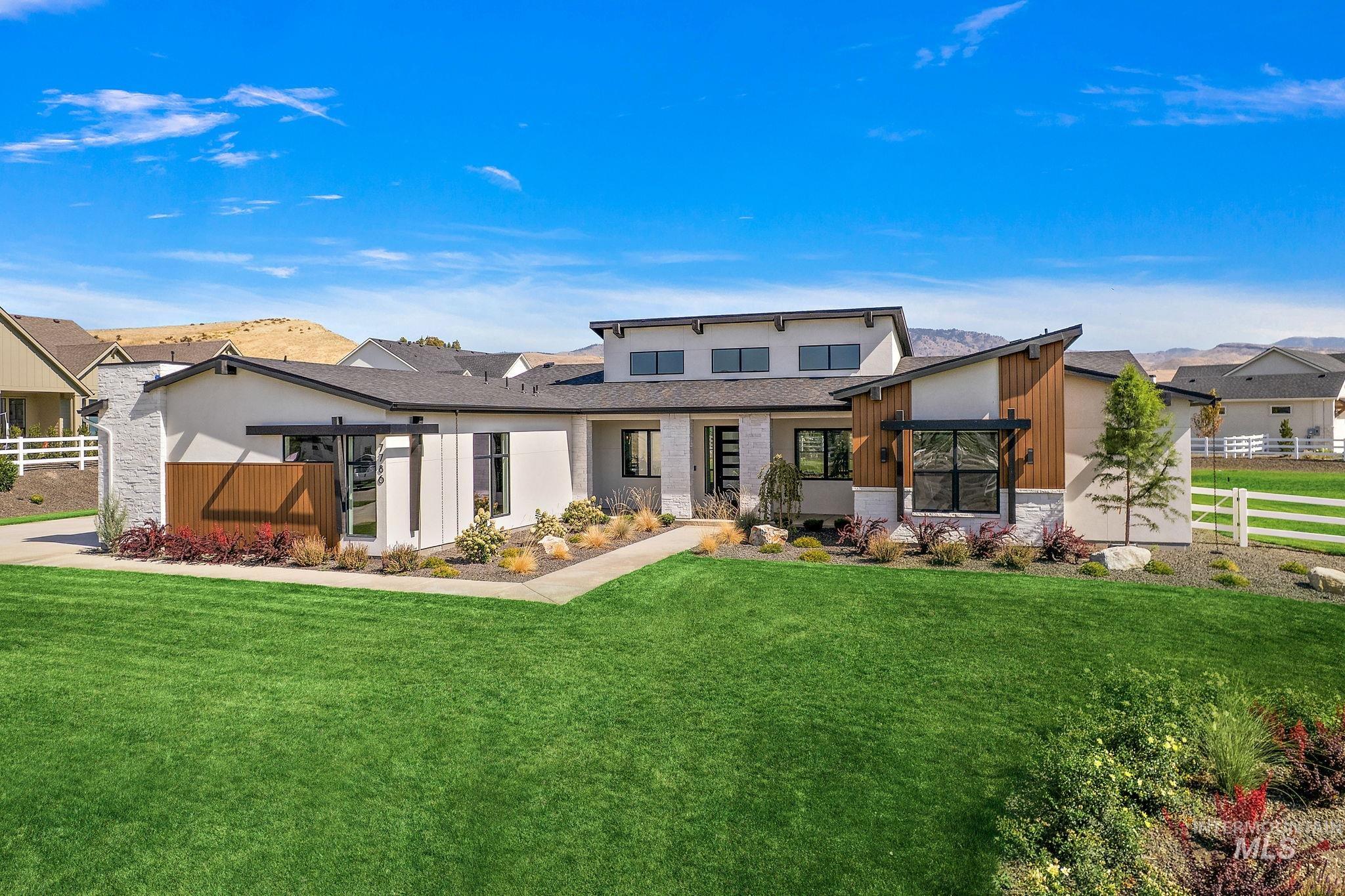 7786 W Diamond Lake Drive Property Photo 1