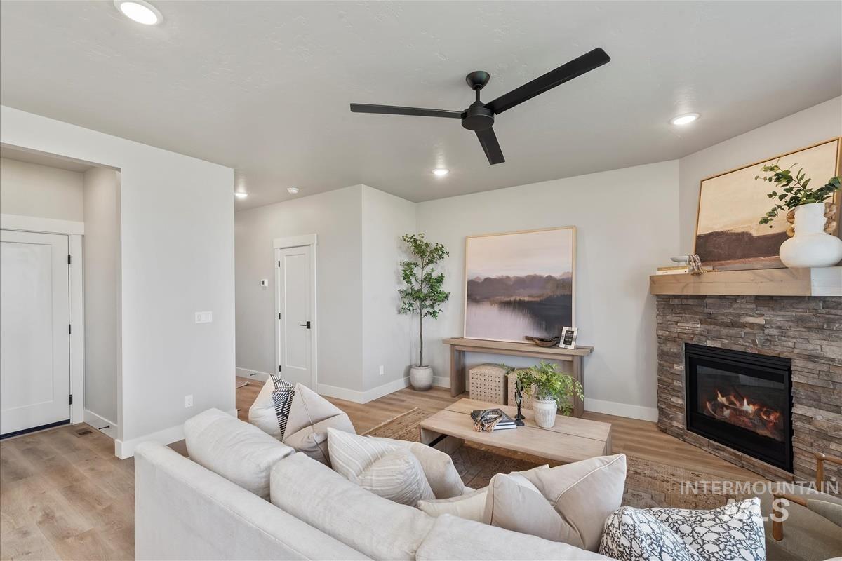 6672 W Los Flores Dr Property Photo 4