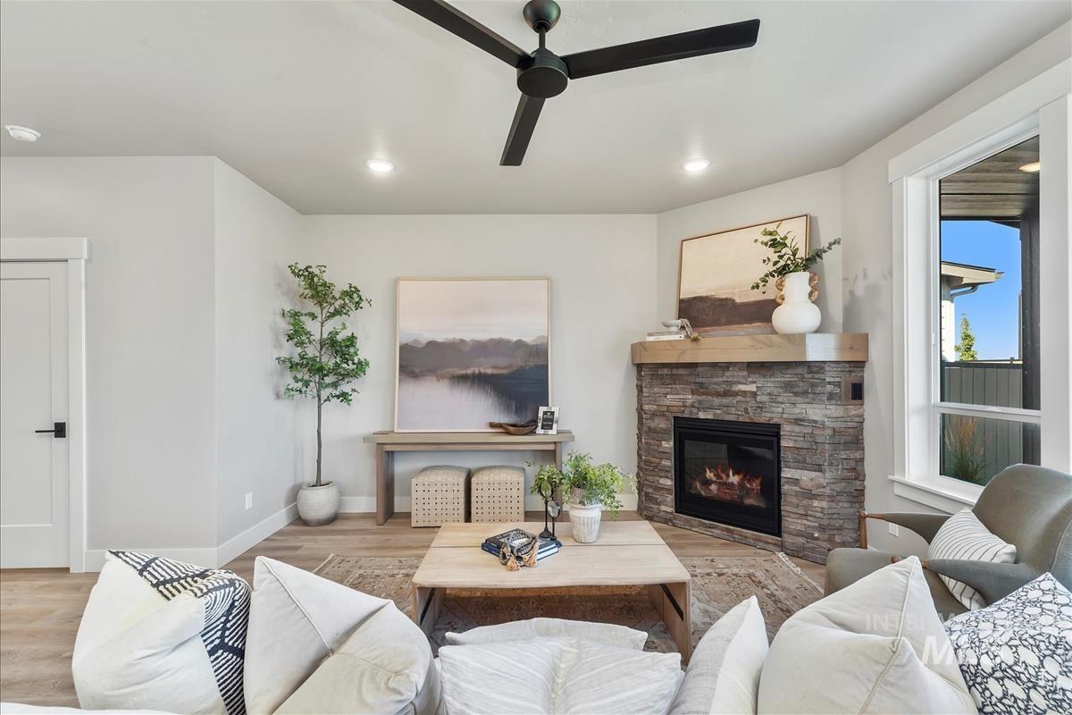 6672 W Los Flores Dr Property Photo 5