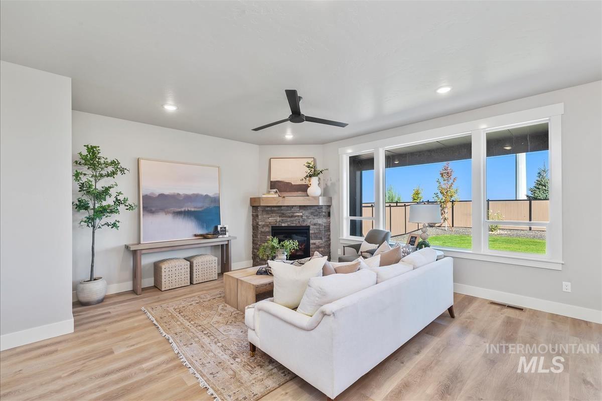 6672 W Los Flores Dr Property Photo 6