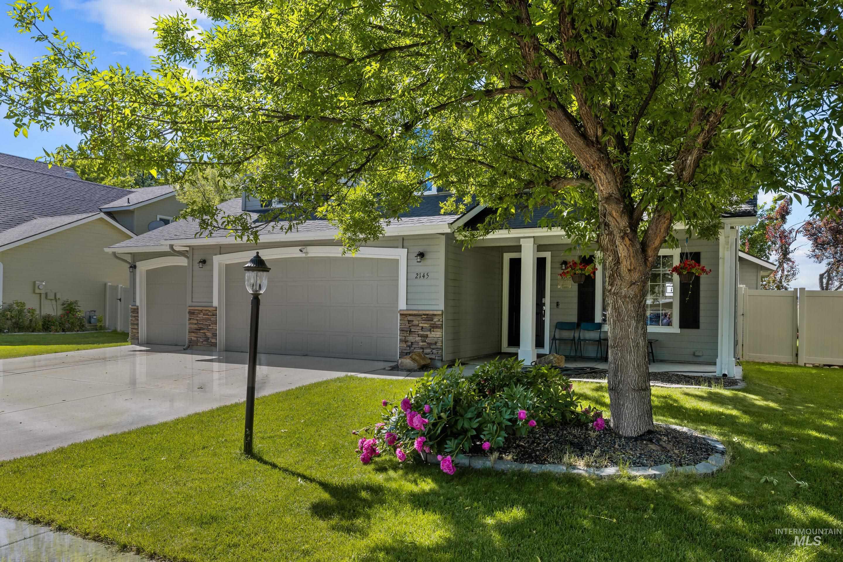 2145 W Quilceda Property Photo 3