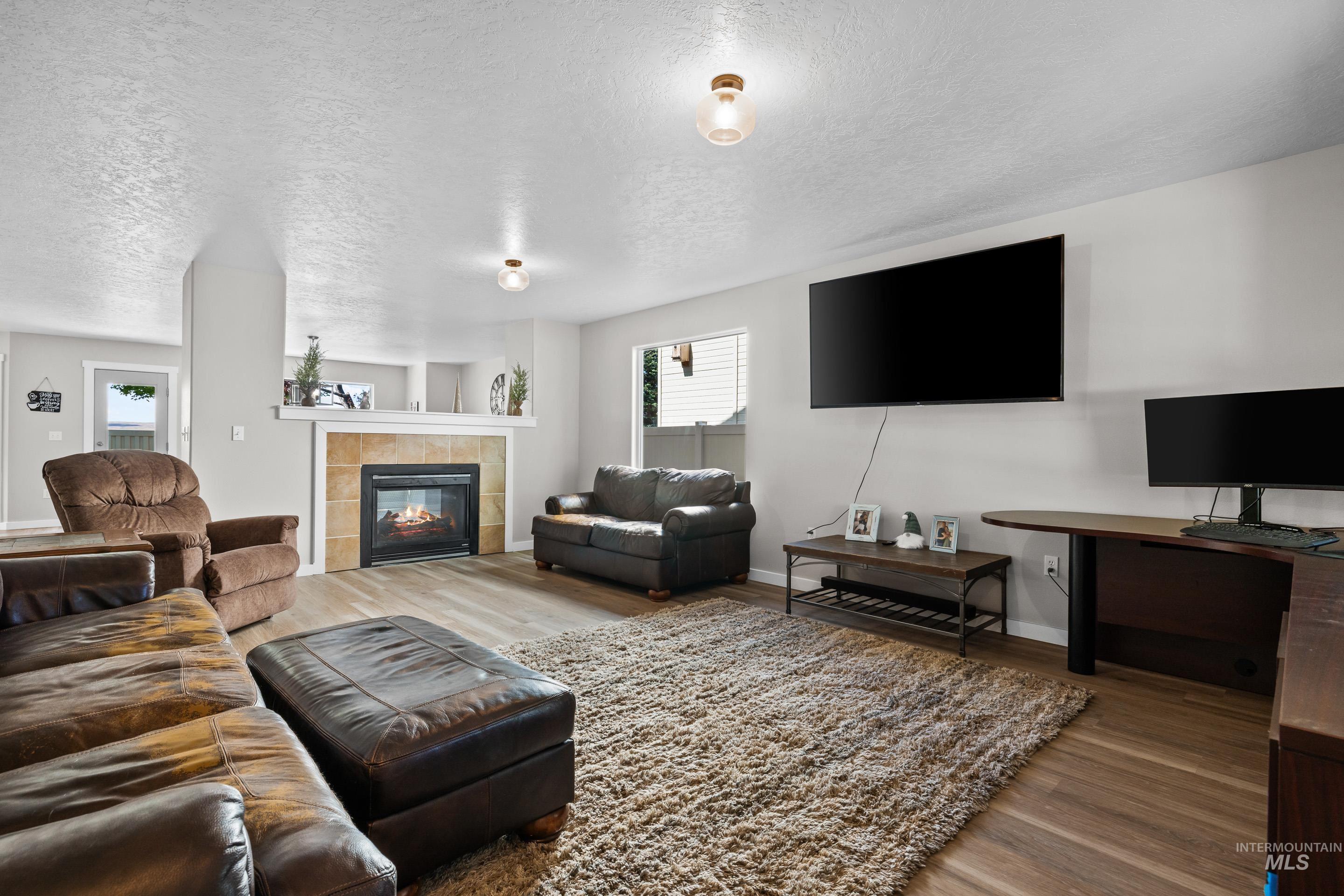 2145 W Quilceda Property Photo 5