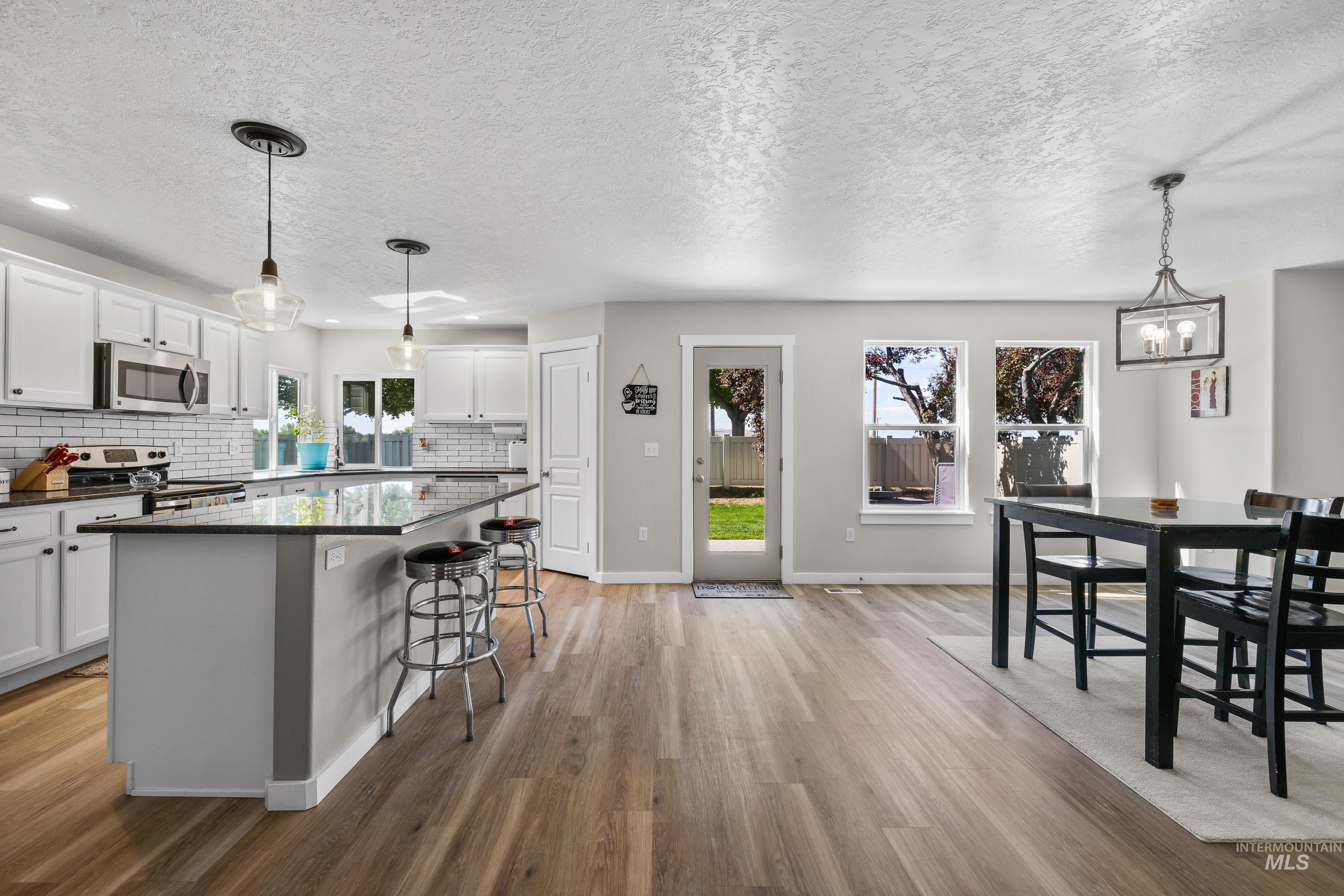 2145 W Quilceda Property Photo 7