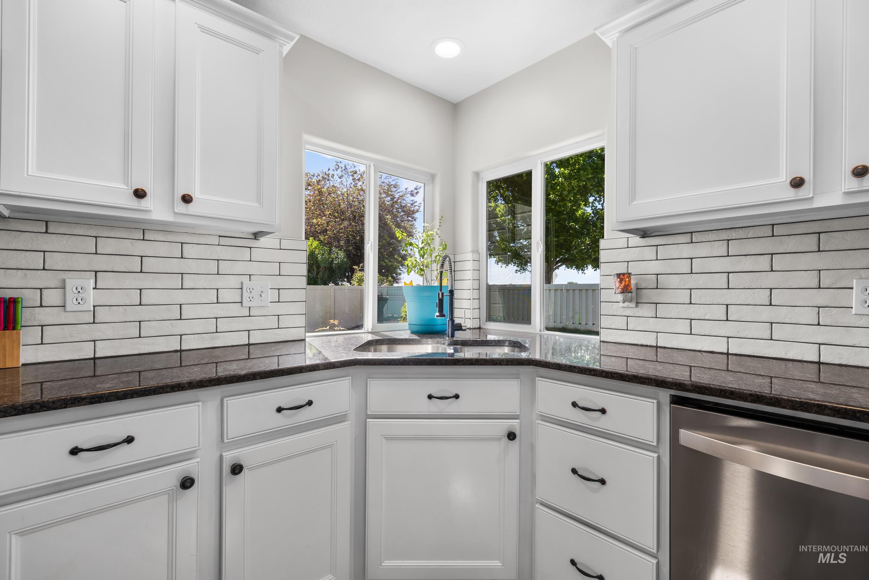 2145 W Quilceda Property Photo 12