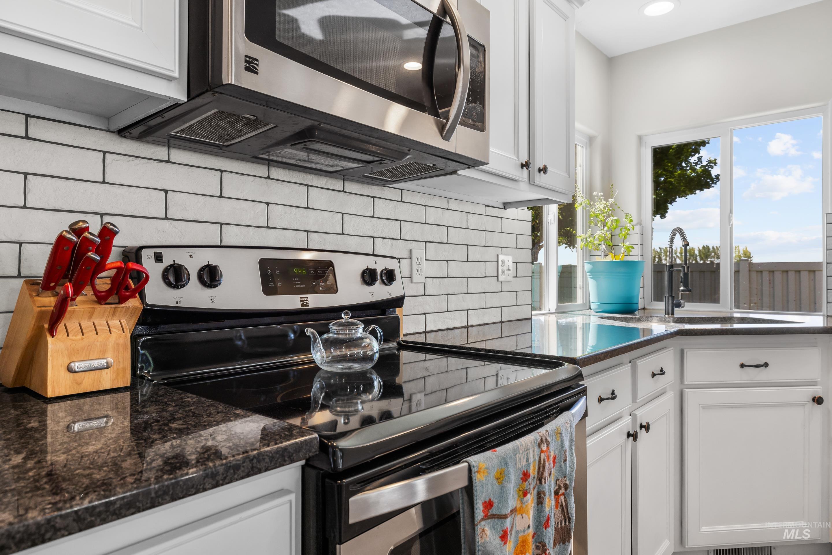 2145 W Quilceda Property Photo 13