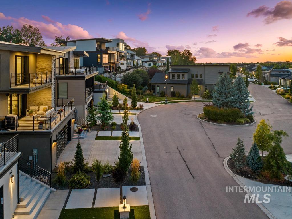 909 E Joplin Lane Property Photo 2