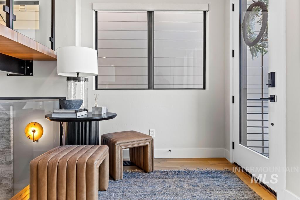 909 E Joplin Lane Property Photo 4