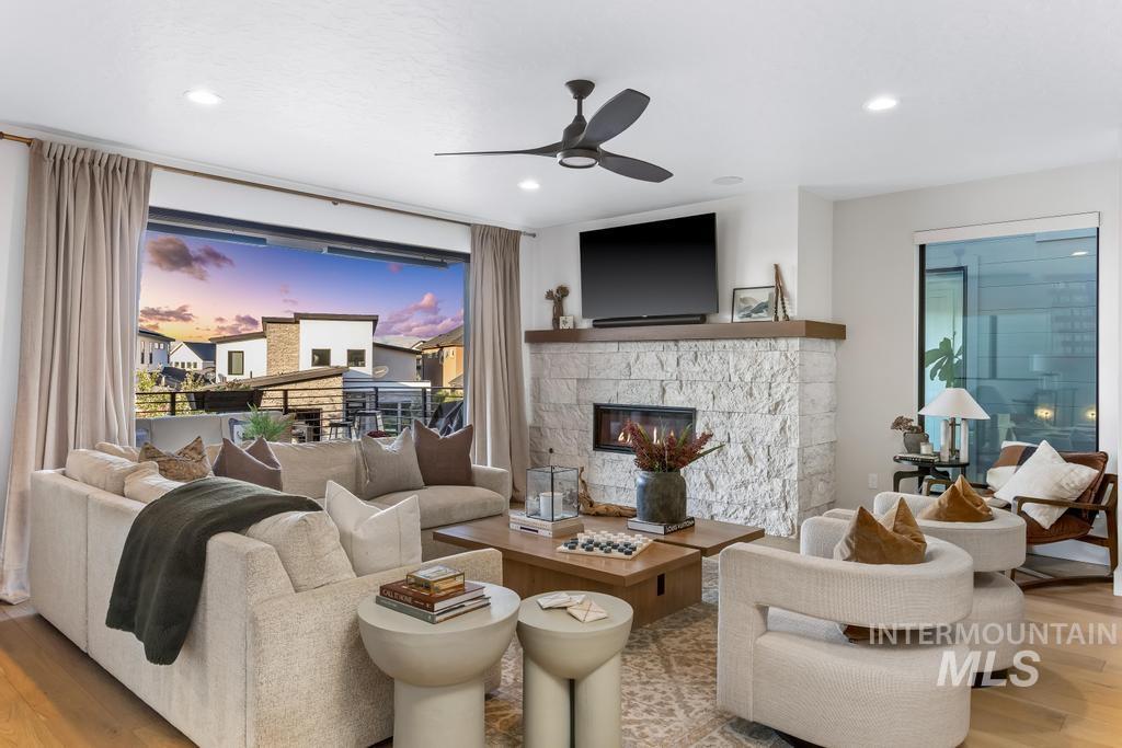 909 E Joplin Lane Property Photo 6