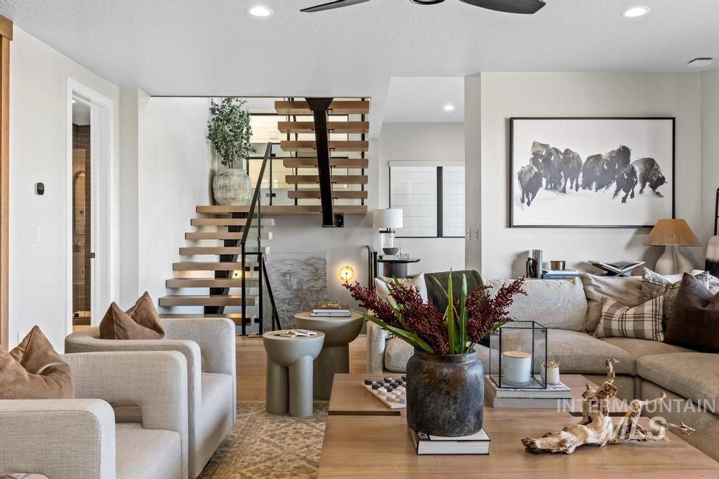 909 E Joplin Lane Property Photo 8