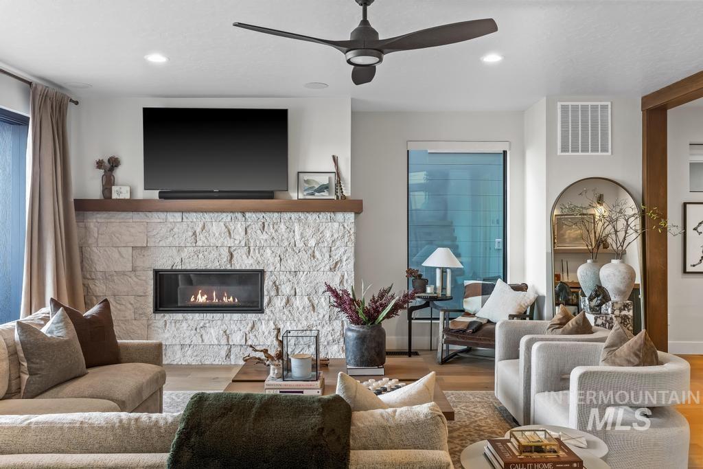 909 E Joplin Lane Property Photo 9