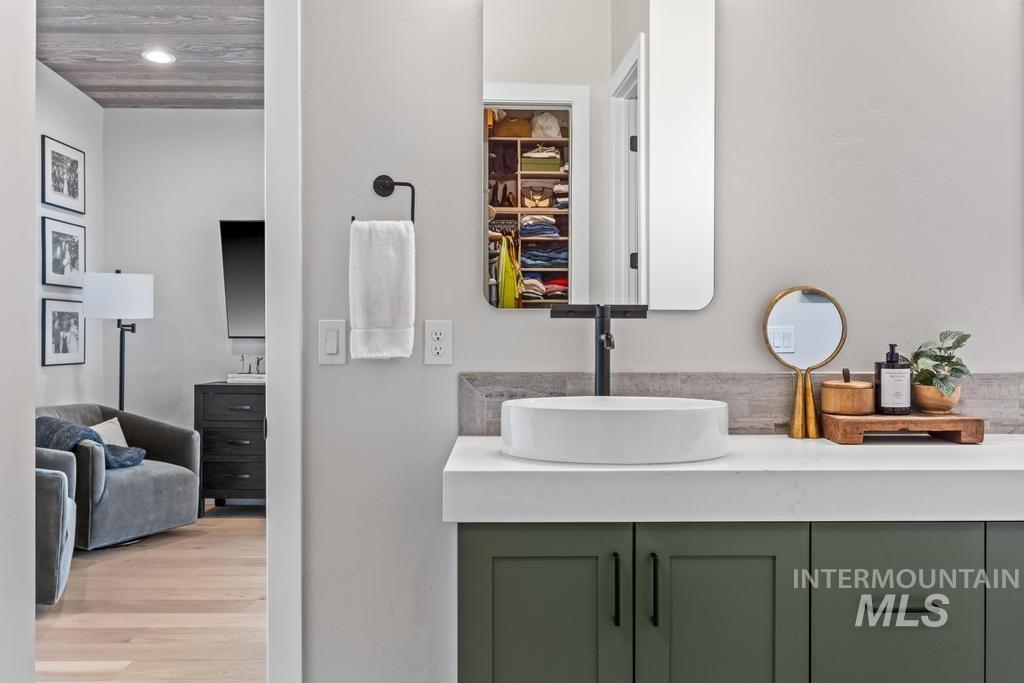 909 E Joplin Lane Property Photo 33