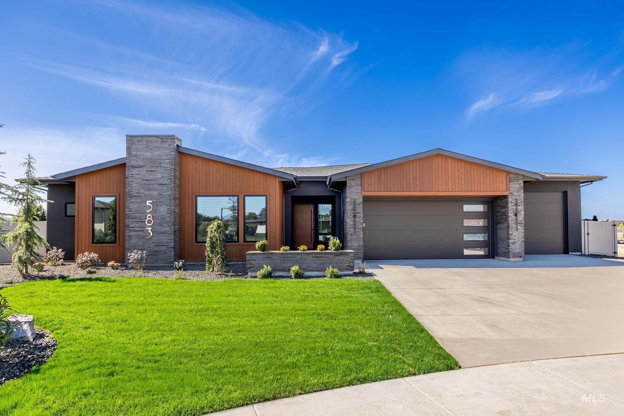 583 N Pembina Place Property Photo 1