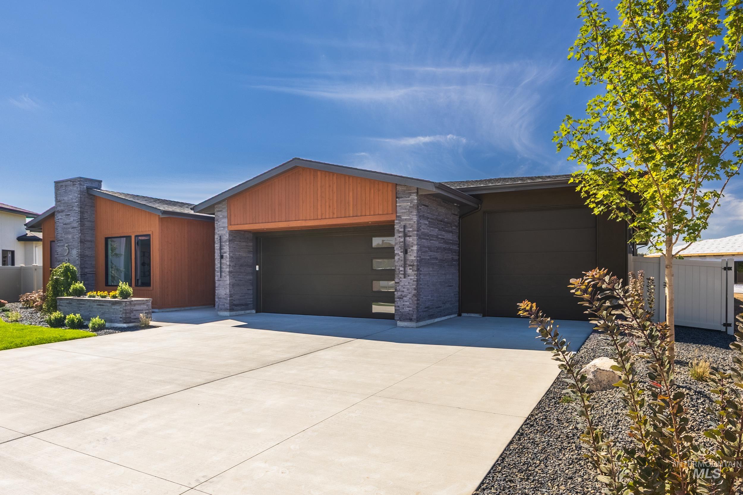 583 N Pembina Place Property Photo 2