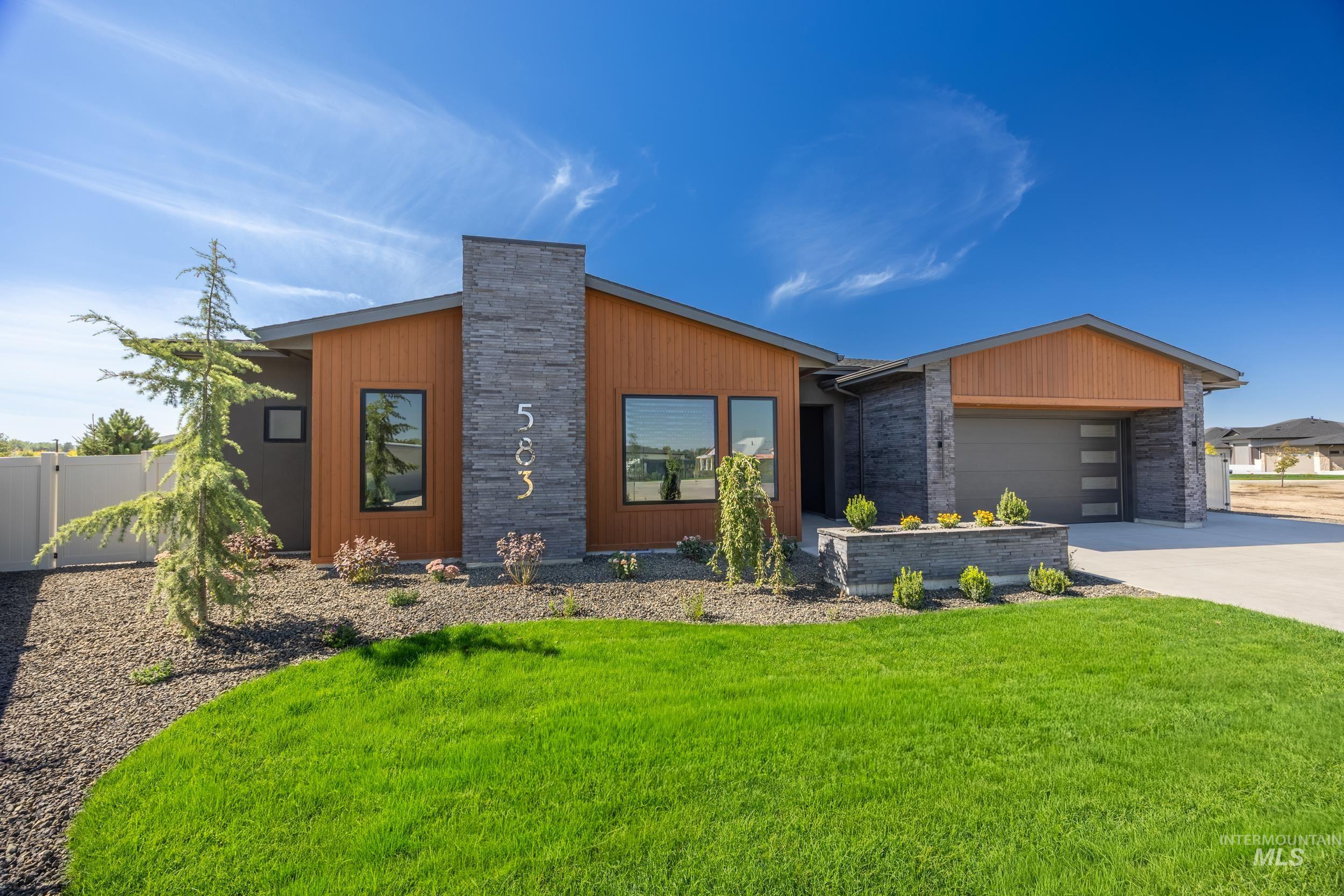 583 N Pembina Place Property Photo 3