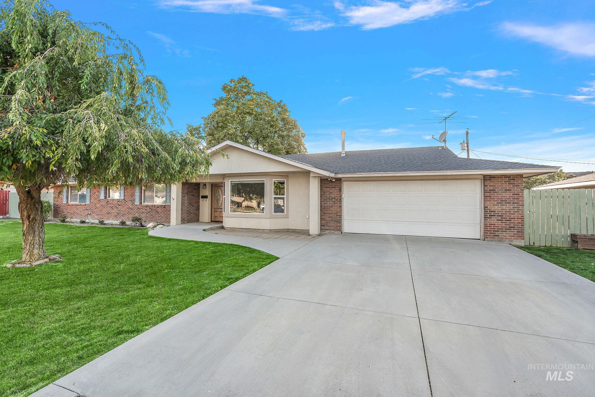 2210 Arlington Ave Property Photo 5