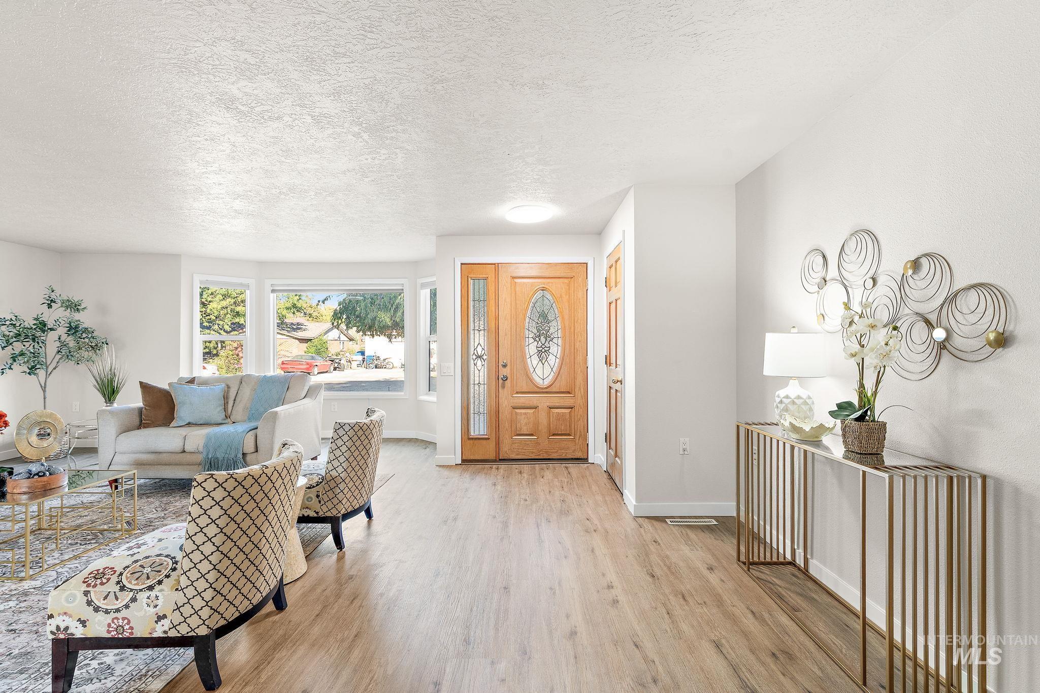 2210 Arlington Ave Property Photo 6