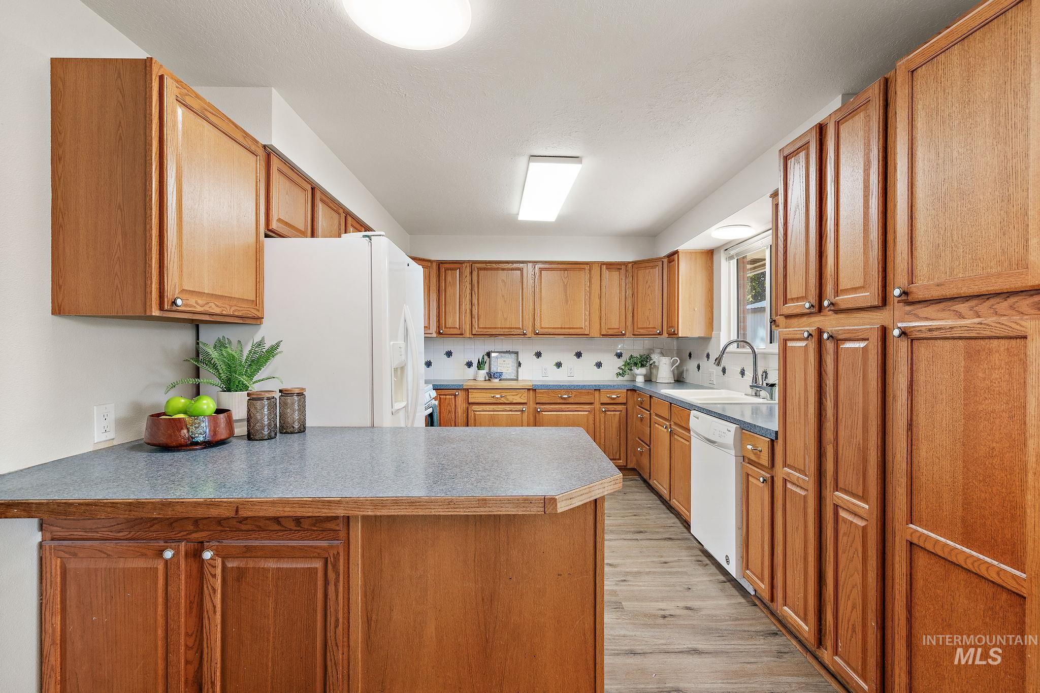 2210 Arlington Ave Property Photo 18