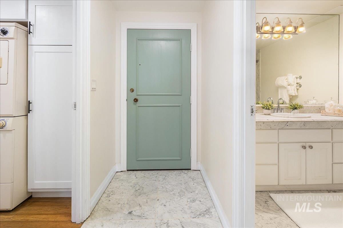 200 N 3rd Property Photo 2