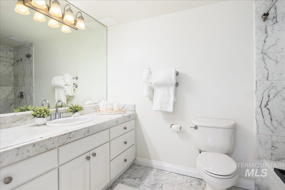 200 N 3rd Property Photo 21