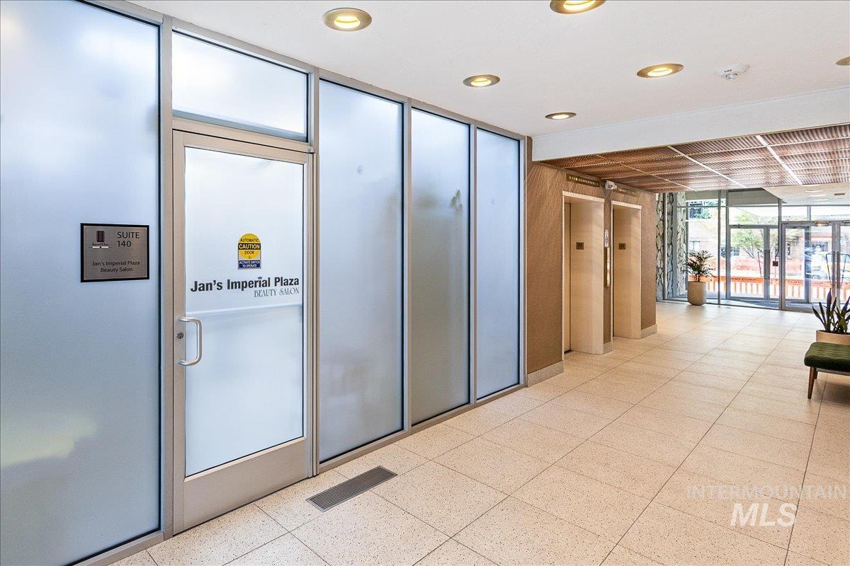 200 N 3rd Property Photo 27